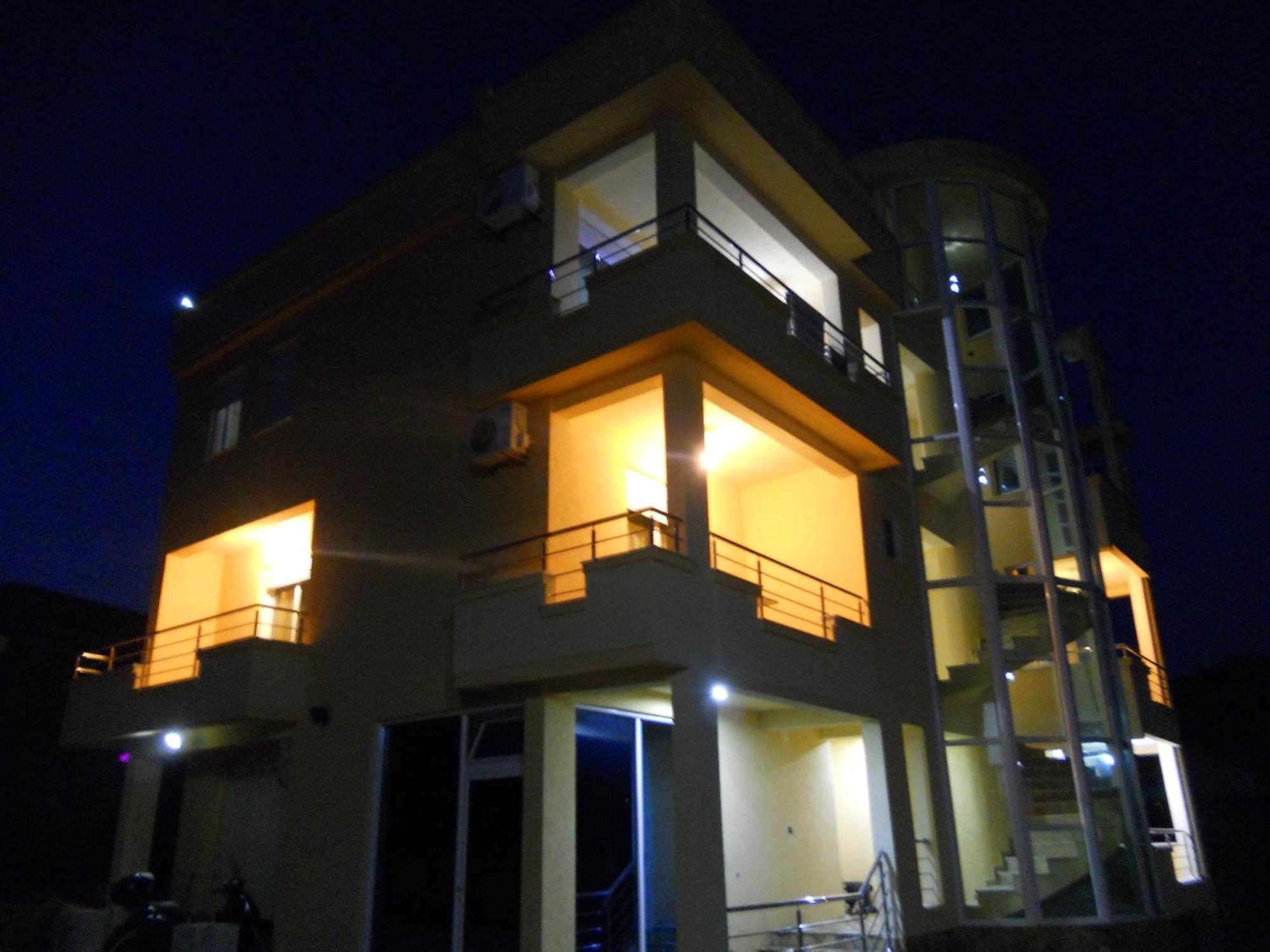 Kopernikus Apartments Ulcinj Buitenkant foto